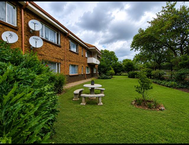 2 BEDROOM FLAT FOR SALE IN THREE RIVERS